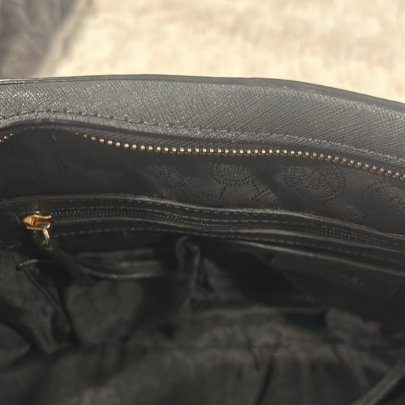 Michael Kors Jet Set Saffiano Leather Crossbody  Purse Shoulder Bag  Black Gold - Picture 5 of 13